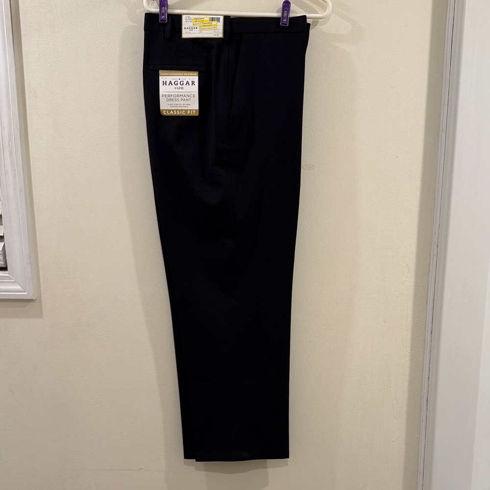 Haggar Men's Black Classic Fit Dress Pant